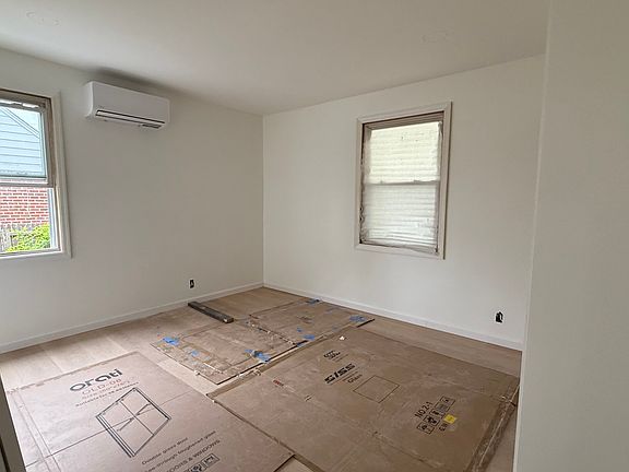 4th image of 2175 McClellan St #1