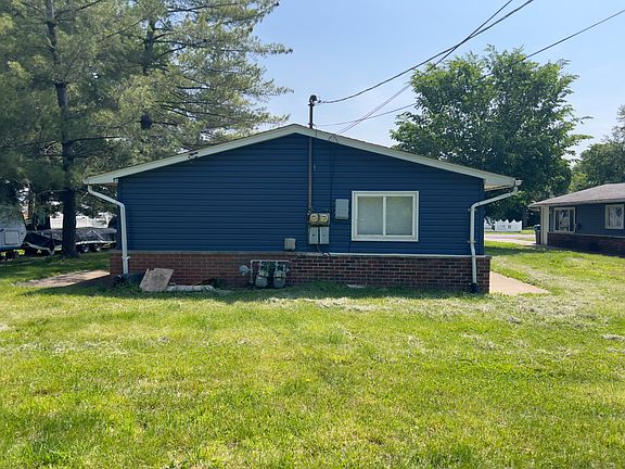 4th image of 207 Roxana Ave #B