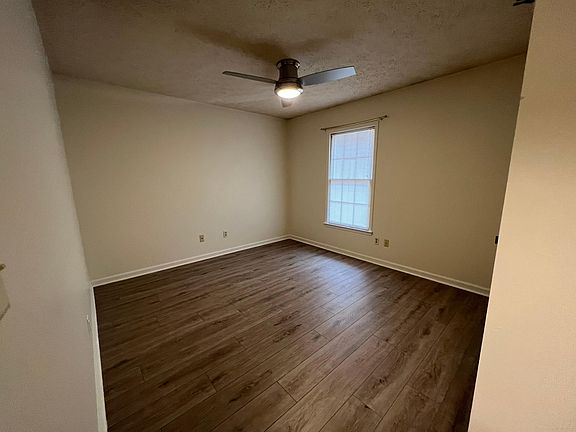 4th image of 110 Chase Ct