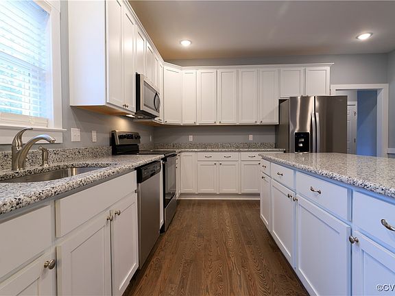 3rd image of 75 Carmen Ln