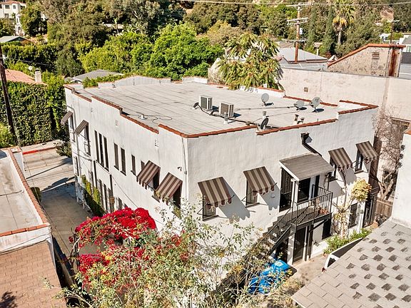 5th image of 2568 N Beachwood Dr