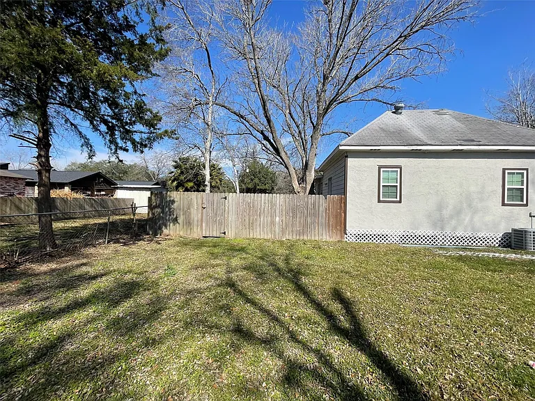 2508 S Texas Ave — Photo 22