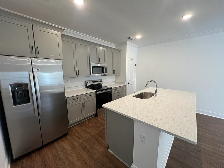512 Rosewood Ln — Photo 8