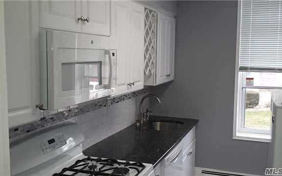 3rd image of 60 Hempstead Ave APT 1NN