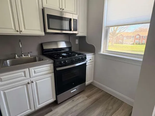 61-40B 224th St #B, Oakland Gardens, NY 11364
