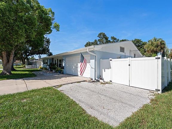 2nd image of 1690 PINEHURST ROAD