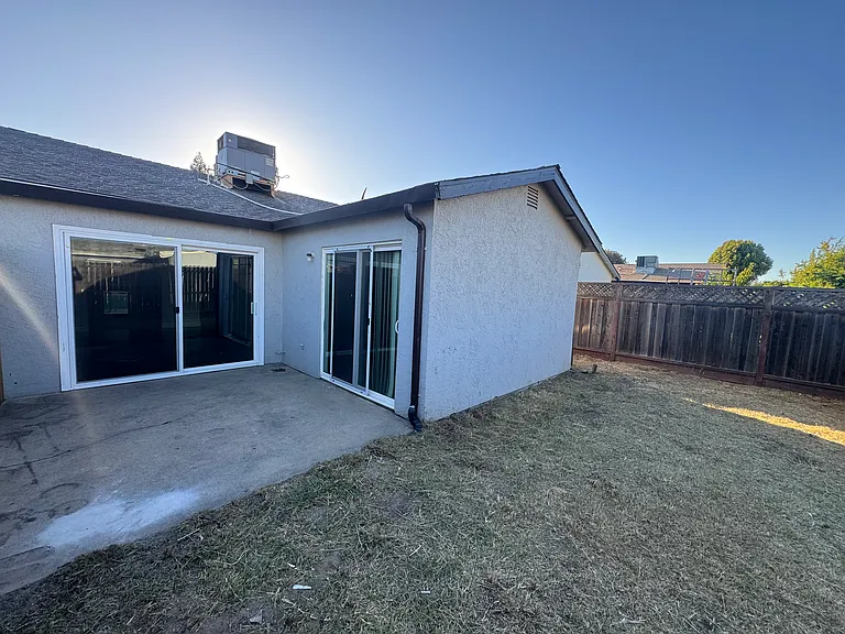 411 Cedar Ct — Photo 18