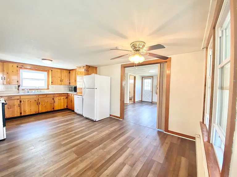 44 S Glenbrook Ave — Photo 2