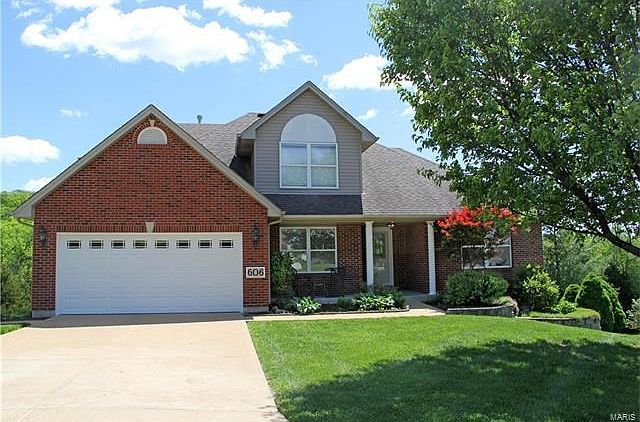 Fantastic 1.5 story home!