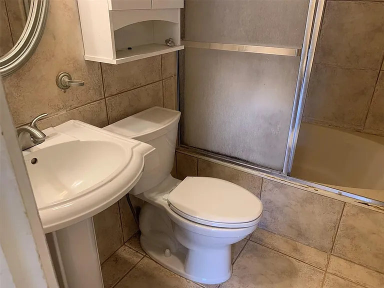 907 SW 78th Ave — Photo 15