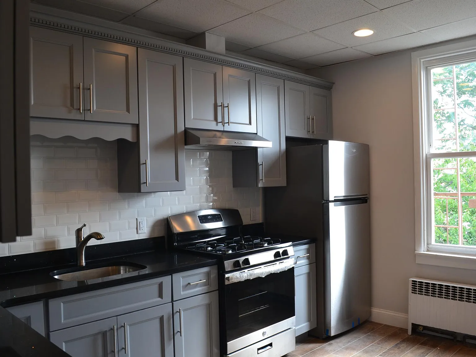 2 bed, 1000 sqft, $2,240 — Photo 3