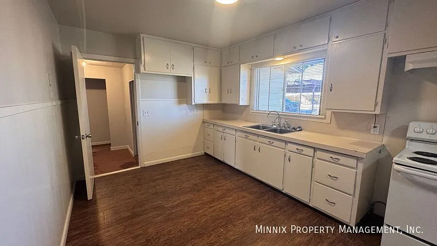 4 bedroom | 2505 39th St. — Photo 4