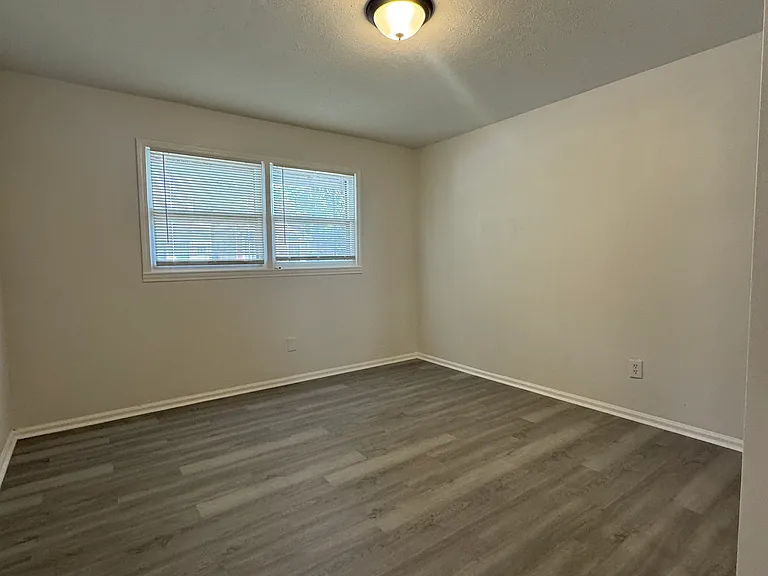 1726 W Saint Catherine St — Photo 3