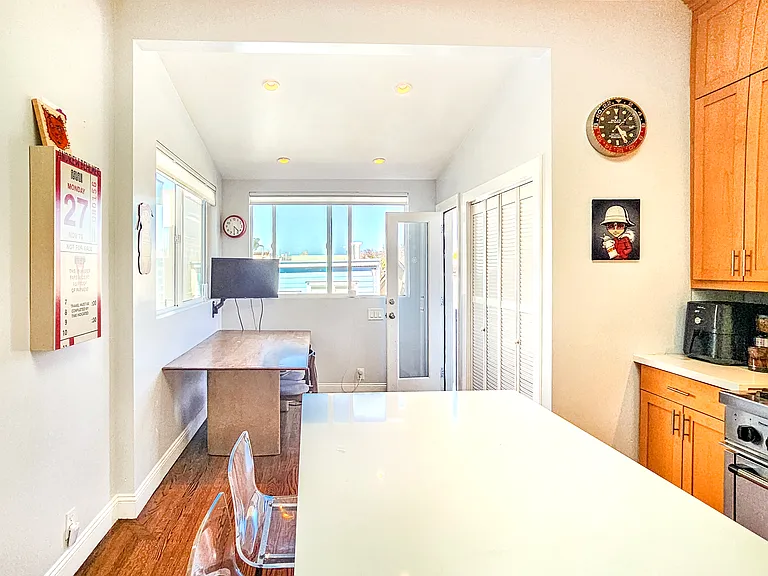 39 Oakwood St — Photo 5