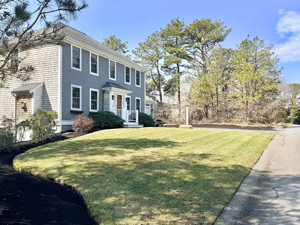12 Wintergreen Rd, Mashpee, MA 02649