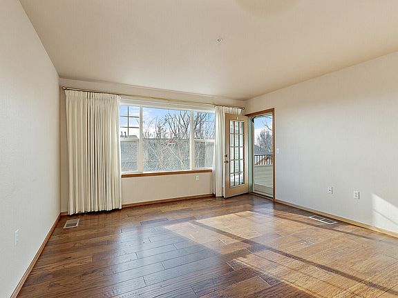 5th image of 928 Mountain Meadows Cir