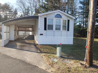 245 Park Cir, Sturbridge, MA 01566