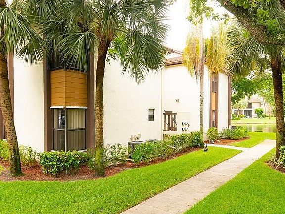 2nd image of 4524 Carambola Cir S #27281