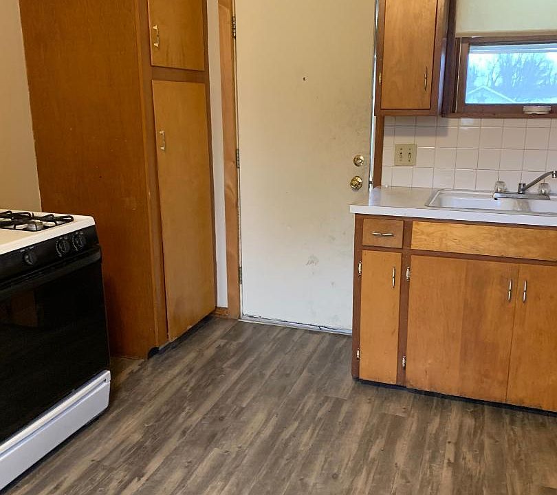 1st image of 826 W Highland Ave