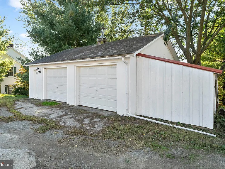 1025 N Chatham Rd — Photo 30