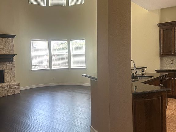 4th image of 1316 Caroline Dr