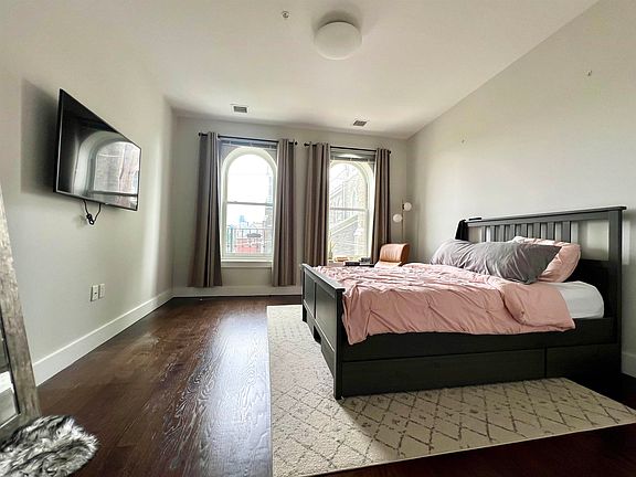 3rd image of 267 Baldwin Ave Unit 401