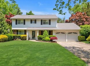 16 Frazer Dr, Greenlawn, NY 11740