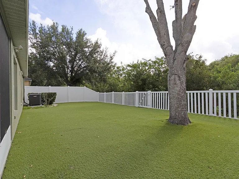 2306 Lawrence Hall St — Photo 13