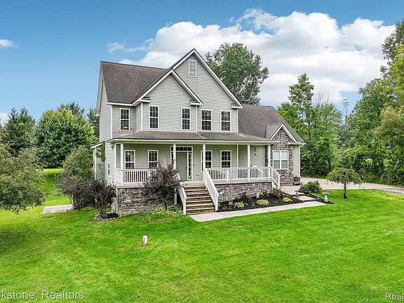 3rd image of 2633 Groveland Rd