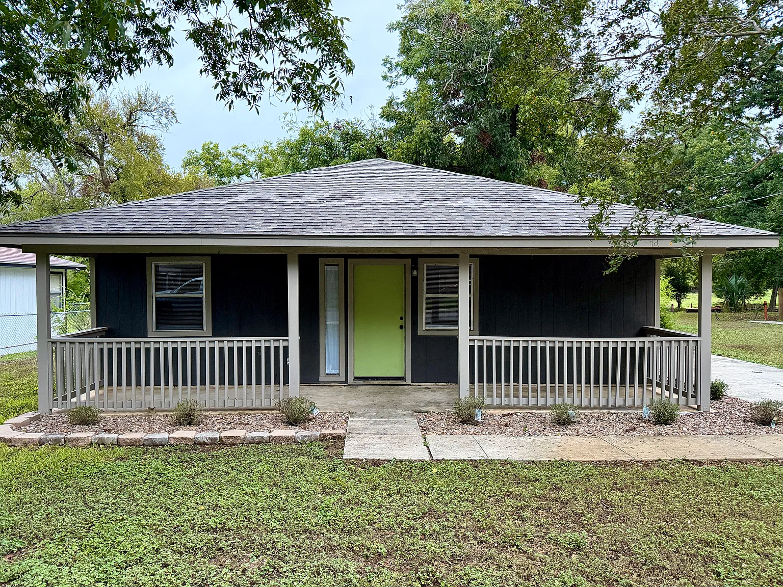 3 bed, 1024 sqft, $1,650 — Photo 1