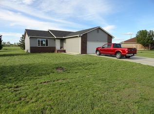 914 Emerald Dr, Lindsborg, KS 67456