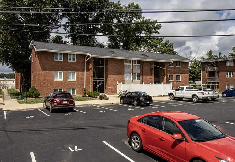 Town & Country Apartments — Photo 26