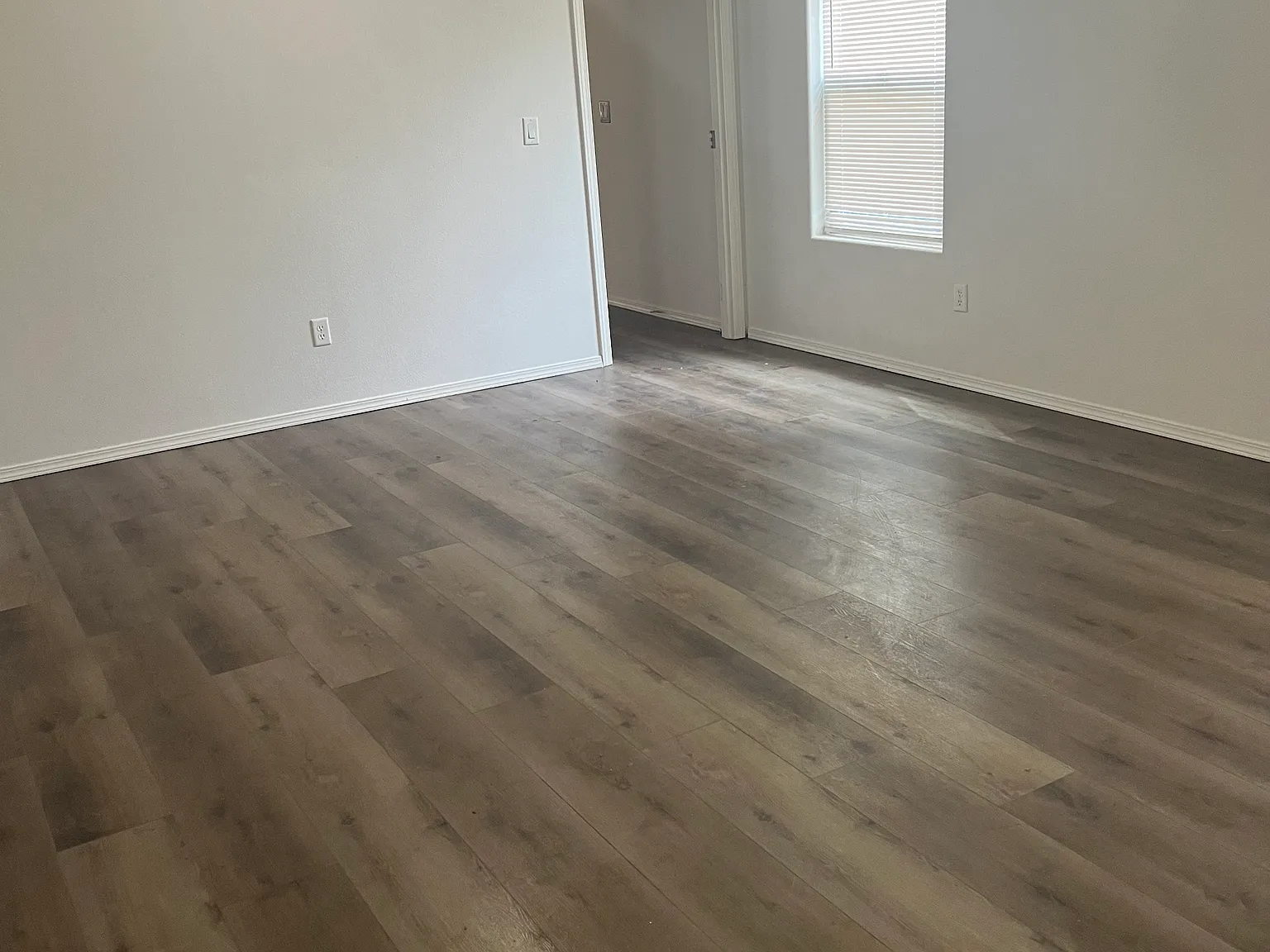 3 bed, 2.5 bath, 2052 sqft, $2,400 — Photo 3