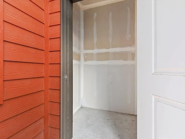 2x1 Storage Closet
