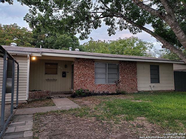 1st image of 1819 Candlelight Ln