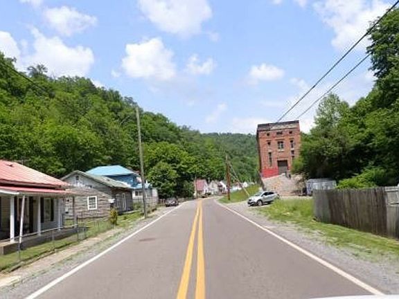 Exterior Neighborhood (street photo)