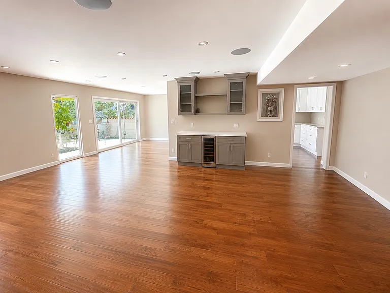 5920 Wilkinson Ave — Photo 7