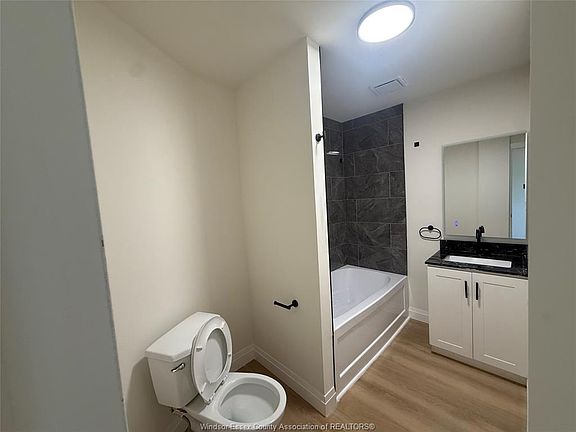 2nd image of 643 Pierre Ave #4