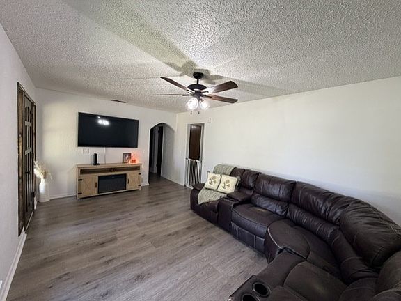 3rd image of 906 Zahara St