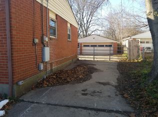 9812 Saturn Dr, Louisville, KY 40229