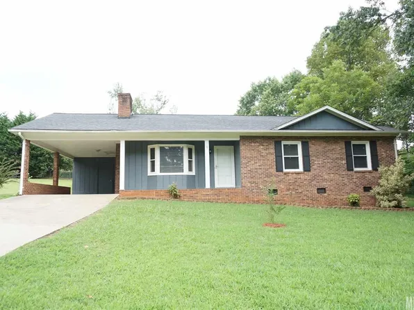 5604 Sandhurst Rd, Hickory, NC 28602