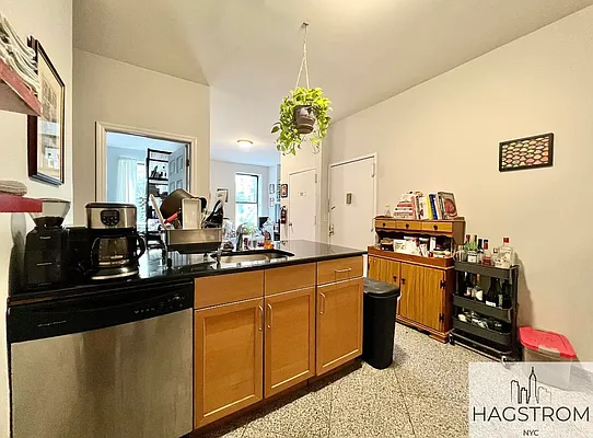 Rented by Hagstrom Management Inc | media 22