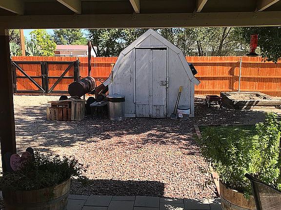 5th image of 805 W Palomas Dr