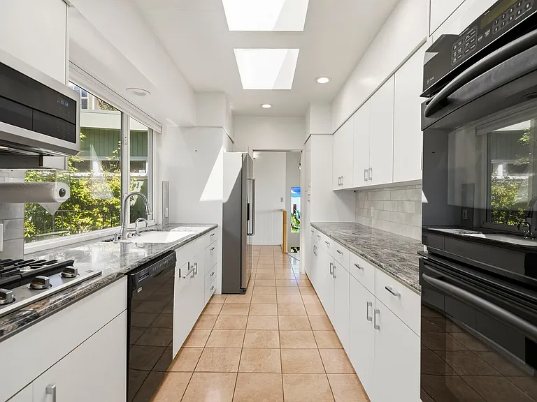 45 Graystone Ter — Photo 12