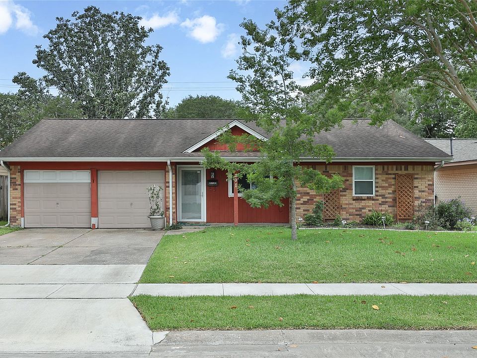 1st image of 301 Arbor Dr