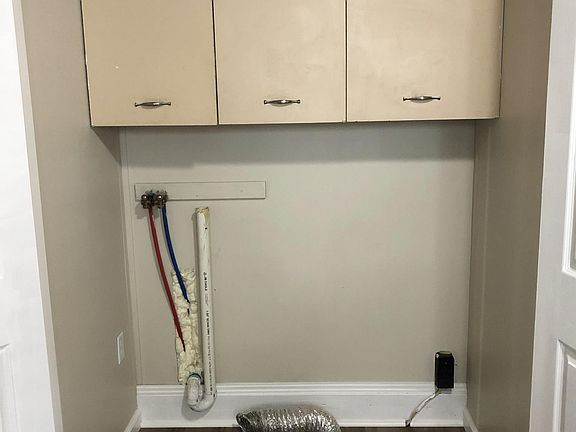 Laundry room in kitchen