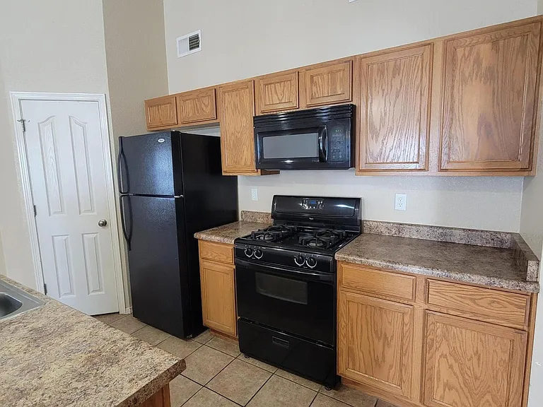 14211 Otter Point Dr — Photo 14