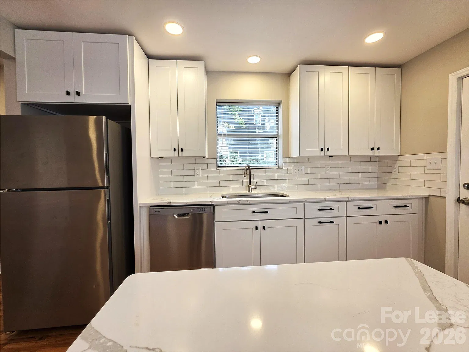 2 bed, 1.0 bath, 920 sqft, $1,575 — Photo 3