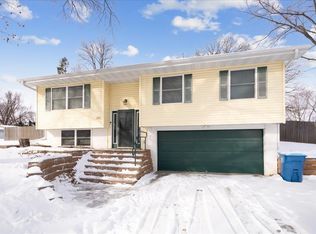 360 Drynan Dr, Waterloo, IA 50701