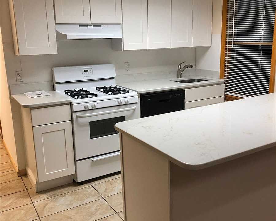 2nd image of 39 Notre Dame Ave